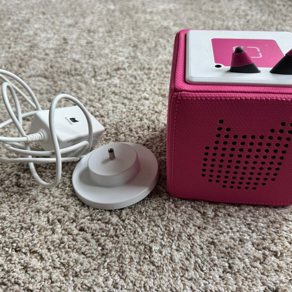 Toniebox Lot with Portable Storage Bag and Pink Toniebox player - Picture 3 of 3